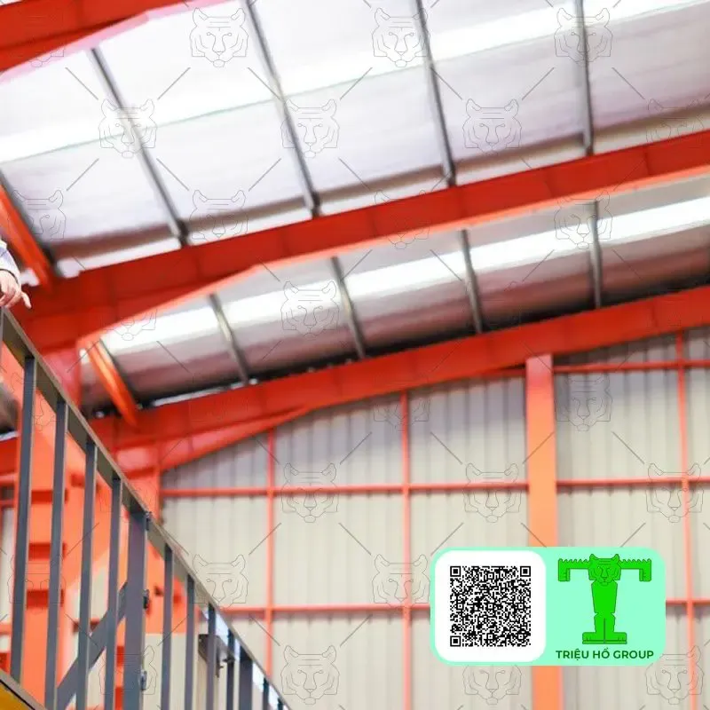 Nhà xưởng khung thép có dải tôn lấy sáng