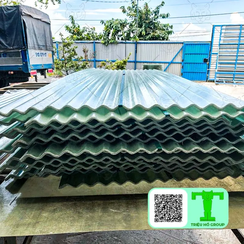 Tôn composite sóng xanh trên xe