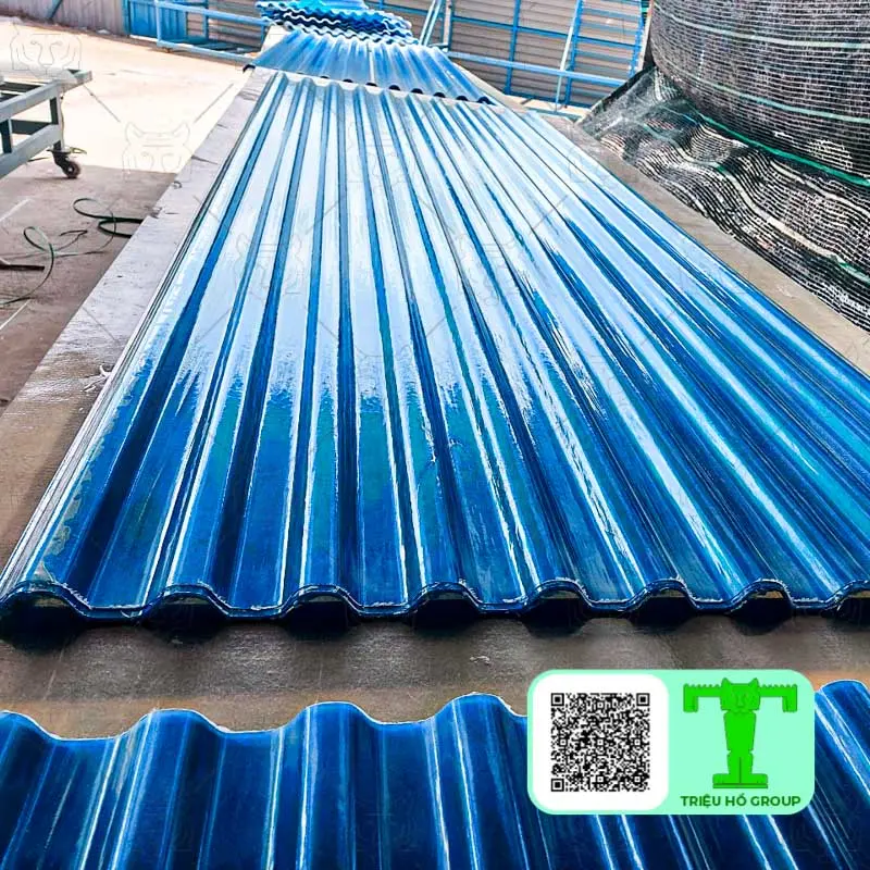 Tôn composite sóng xanh dương xếp kiện